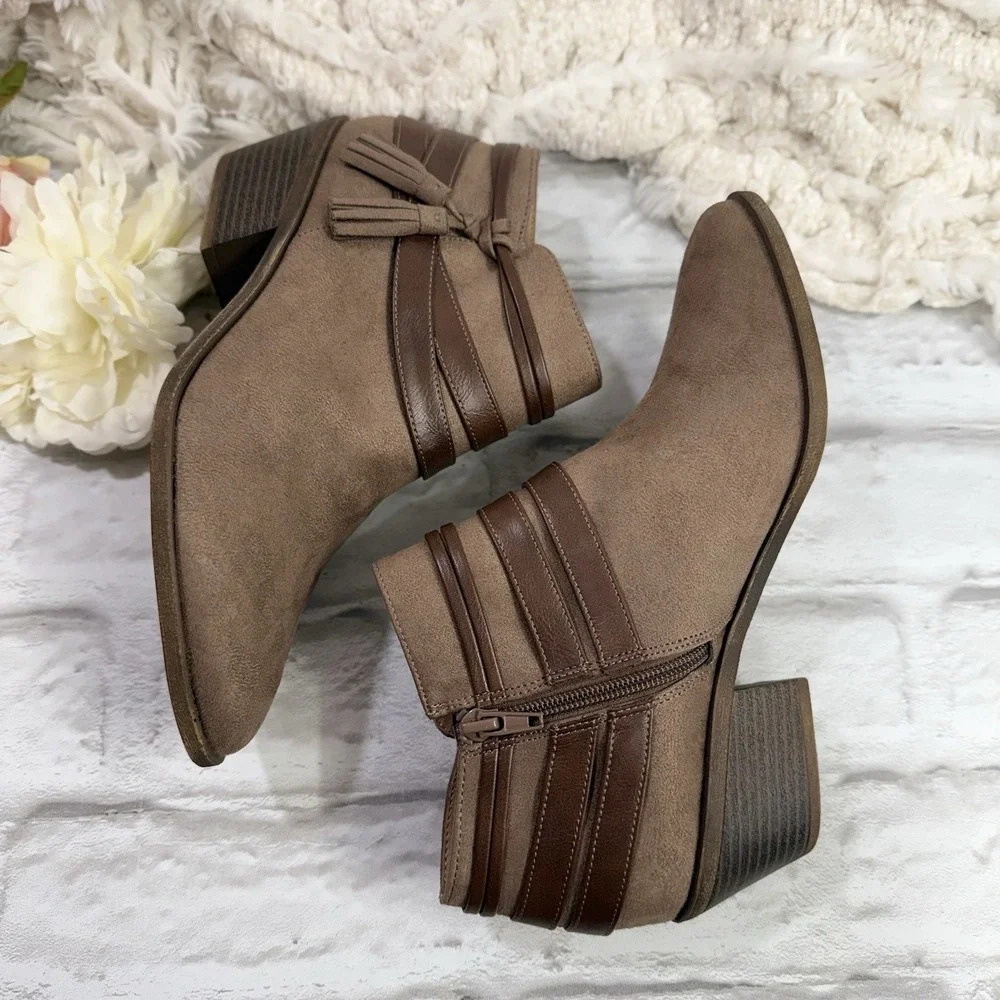 LifeStride Paloma Tan Faux Suede Tassel Ankle Bootie Boots Women's Size 8.5M NEW